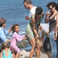 Halle Berry spends her 45th birthday on Malibu Beach photos | Picture 59734